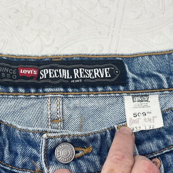 Vintage Levi’s Blue Straight 509 Boot Cut Cutoff Denim Shorts Size 32x32 - Picture 4 of 10